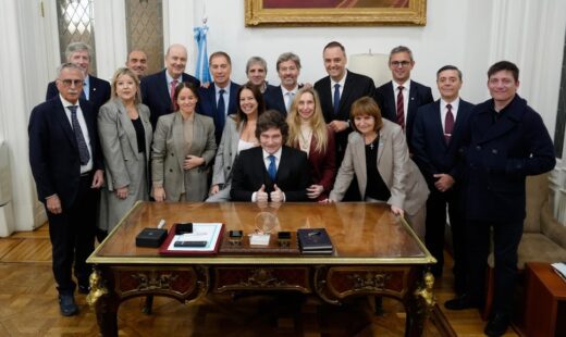 LOS VIDEOS QUE CONTRADICEN LA EXPLICACIÓN DE ADORNI SOBRE SUS INVERSIONES EN BITCOIN GENERARON MALESTAR Y DESCONCIERTO EN EL GOBIERNO