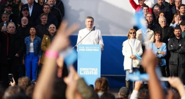 Máximo Kirchner en el banderazo por la libertad de Cristina Kirchner en Parque Lezama