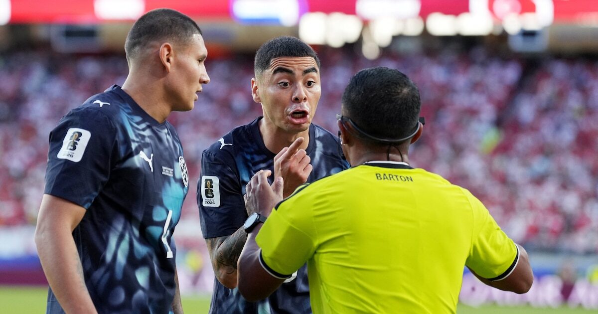 Miguel Almirón expulsado en el Mundial 2026 por taparse la boca