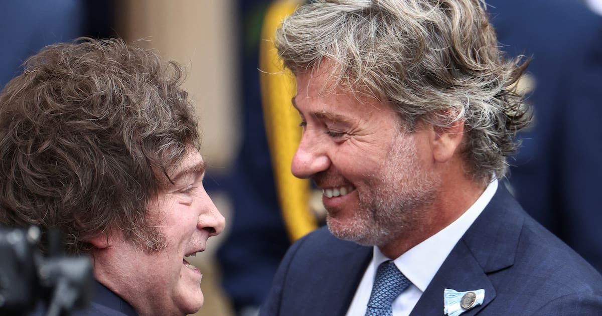 Javier Milei firma decreto de jueces