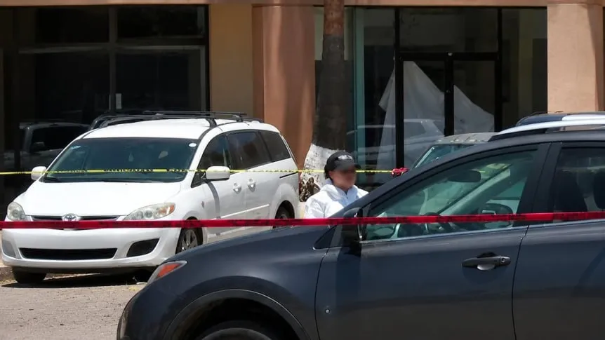 Policía en el lugar del hallazgo del cadáver cerca de la concentración de Irán en Tijuana