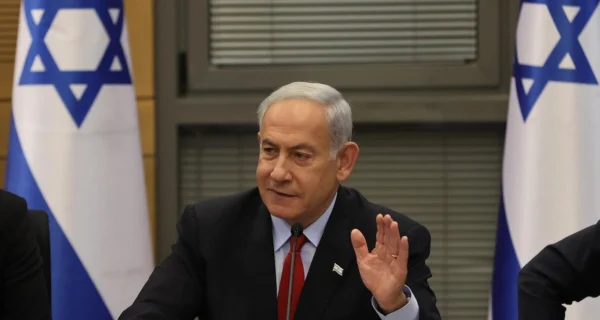 Benjamin Netanyahu en una visita a tropas israelíes en Líbano