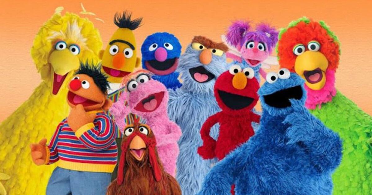 Personajes de Plaza Sésamo en un entorno educativo