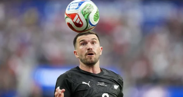 Tim Payne, defensor neozelandés, en su presentación con Olimpia de Paraguay