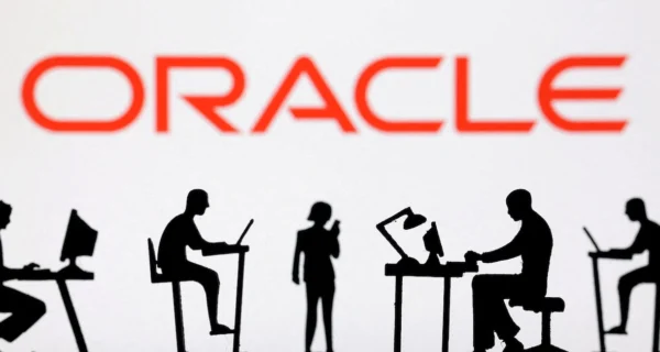 Logo de Oracle en un fondo tecnológico
