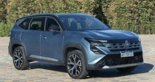 Renault Boreal híbrido en un paisaje urbano