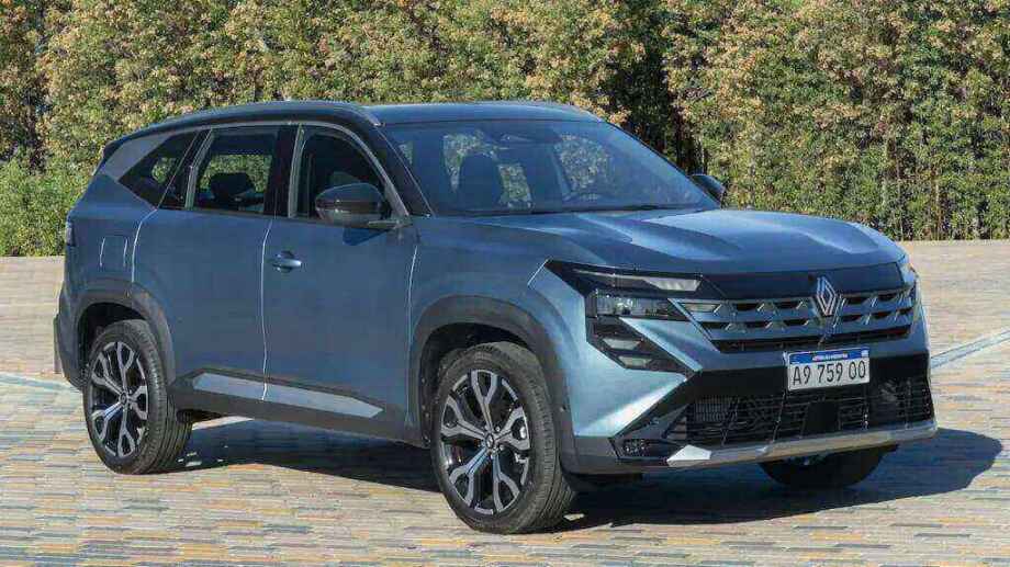 Renault Boreal híbrido en un paisaje urbano
