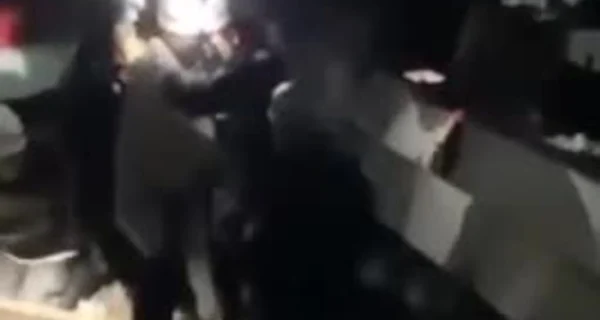 Rescate de un niño entre escombros en Venezuela