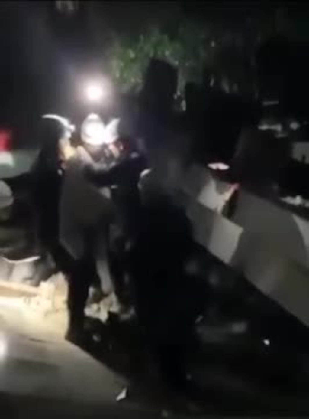 Rescate de un niño entre escombros en Venezuela