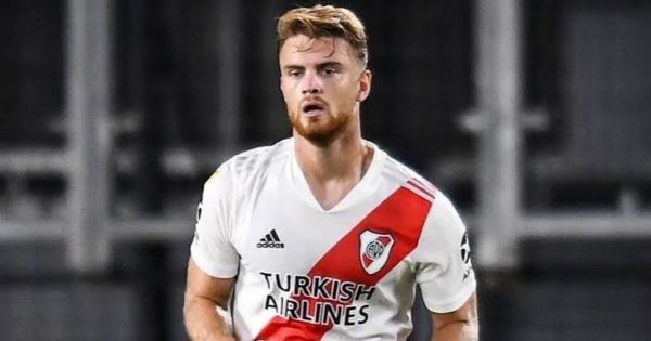 Lucas Beltrán en acción durante un partido