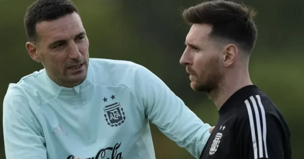 Lionel Scaloni durante la conferencia de prensa sobre el partido contra Jordania