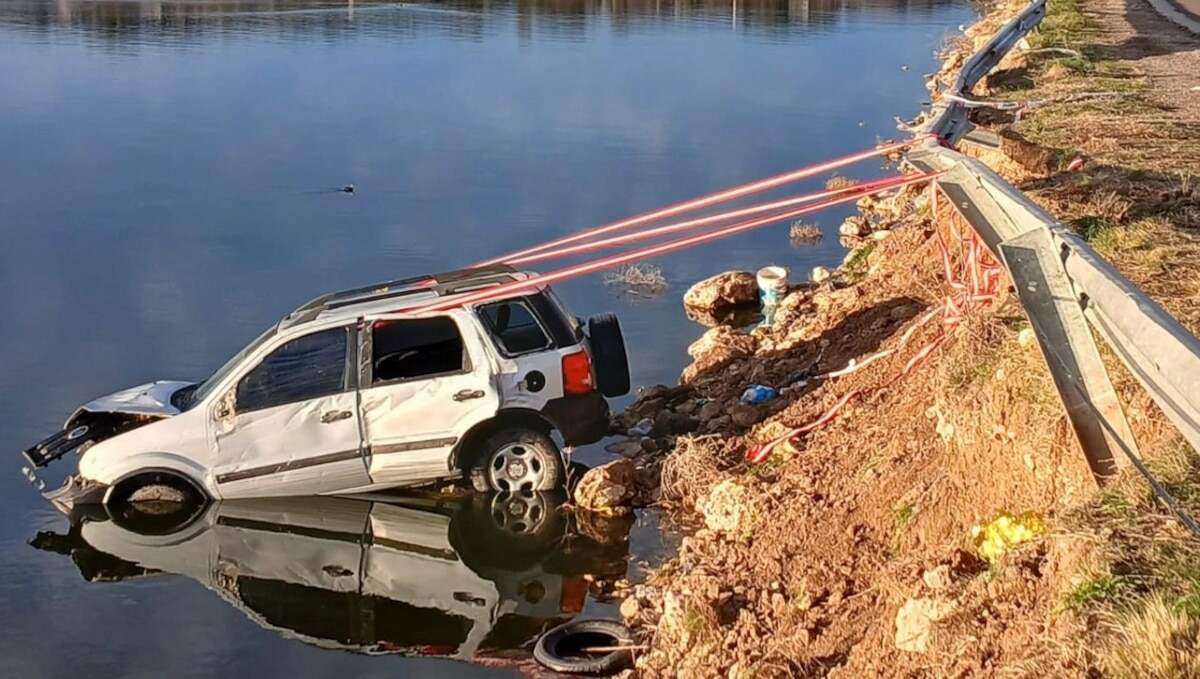 Tragedia en La Pampa: Cuatro mujeres fallecen tras caer su camioneta en una laguna