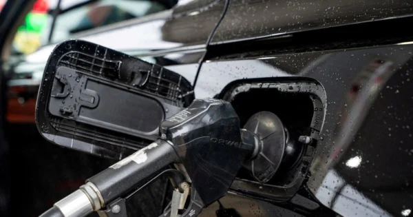 Donald Trump durante una conferencia sobre precios de gasolina