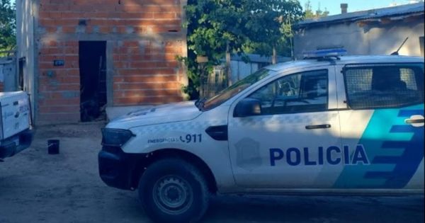 Policía en acción durante un incidente de robo en Buenos Aires