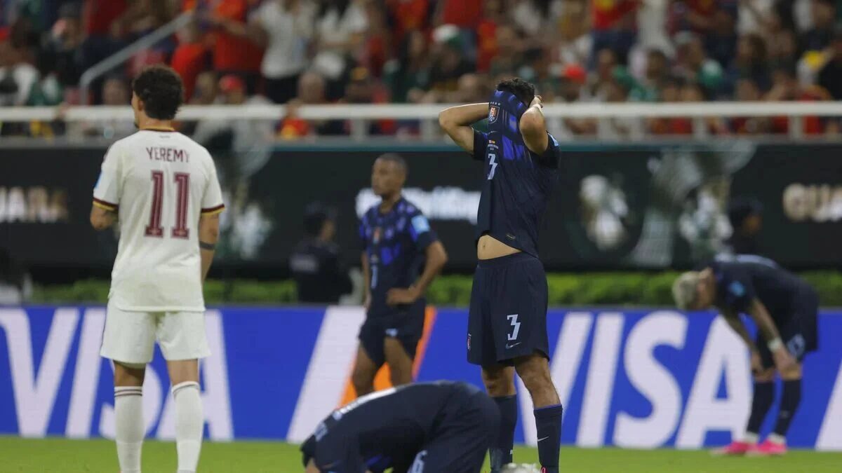 Fernando Muslera, arquero de Uruguay, comete un error que lleva a la eliminación del equipo en el Mundial 2026