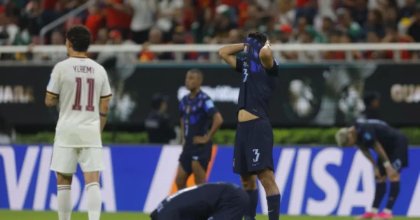 Fernando Muslera, arquero de Uruguay, comete un error que lleva a la eliminación del equipo en el Mundial 2026