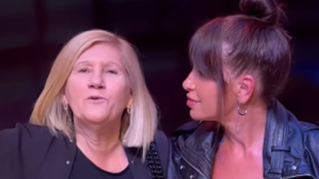 Florencia Peña disculpándose con la madre de Lionel Messi