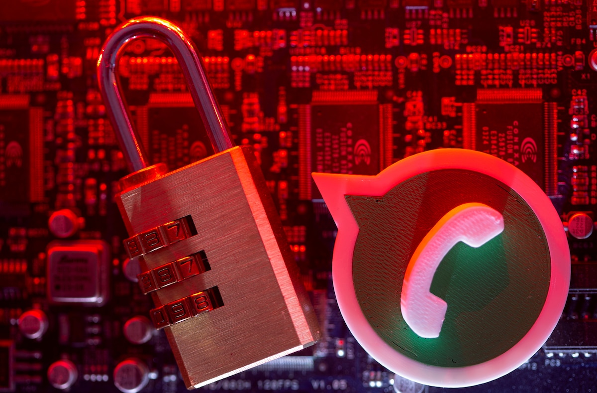 Interfaz de WhatsApp mostrando la opción para silenciar llamadas de desconocidos