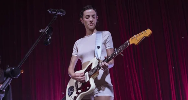 Zoe Gotusso durante un concierto en Buenos Aires