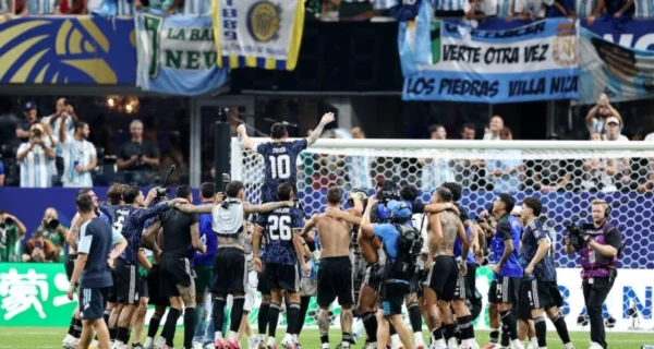Selección argentina regresando del Mundial 2026