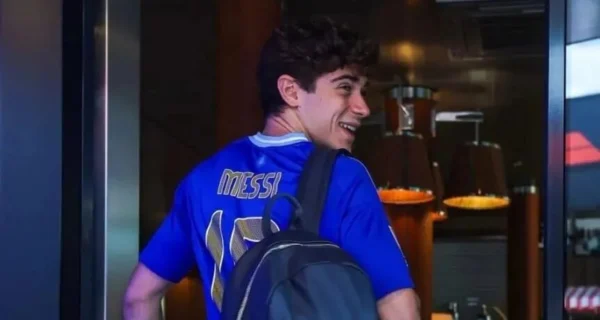 Franco Colapinto con camiseta de Messi en el GP de Bélgica