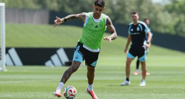 Cristian Romero entrenando con la Selección Argentina