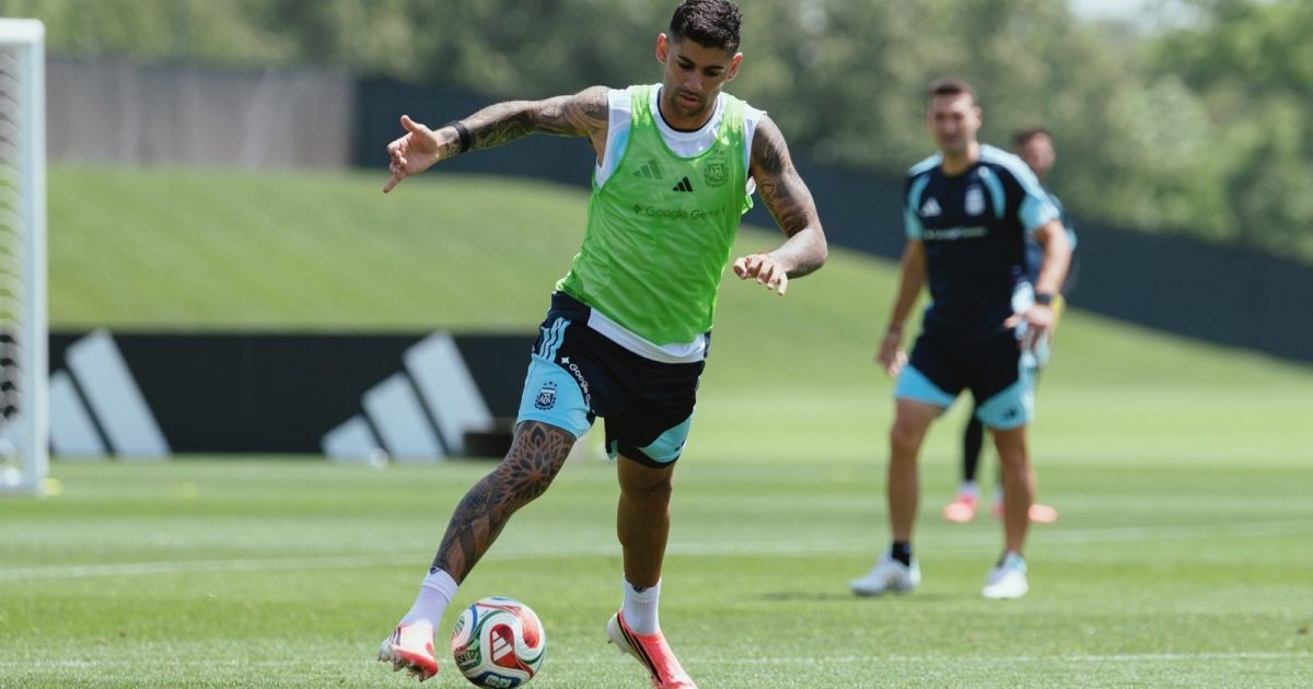 Cristian Romero entrenando con la Selección Argentina