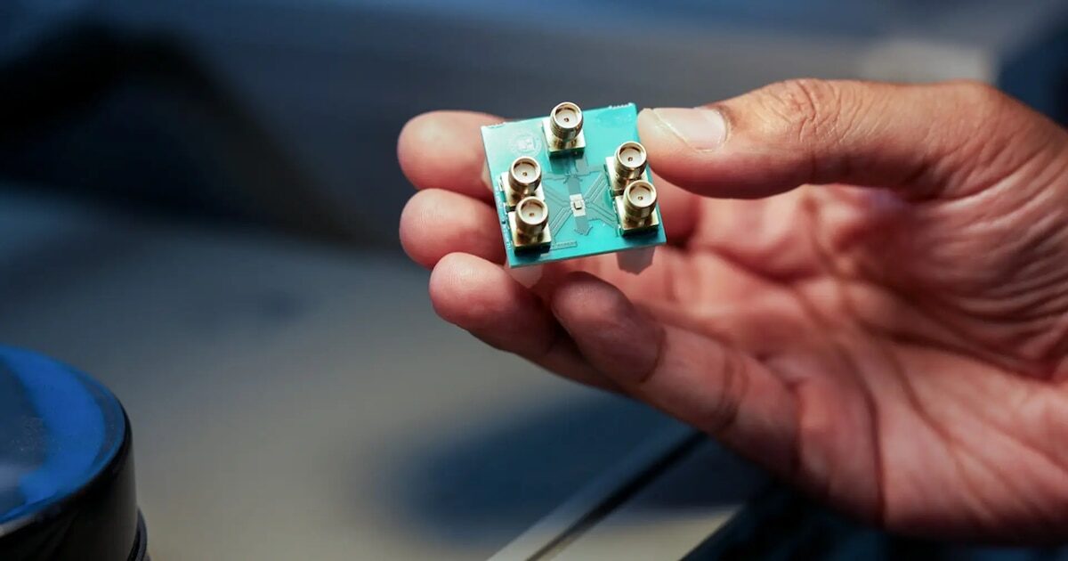 Microchip cerebro de microondas