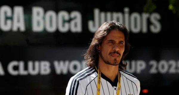 Edinson Cavani en un partido con Boca Juniors