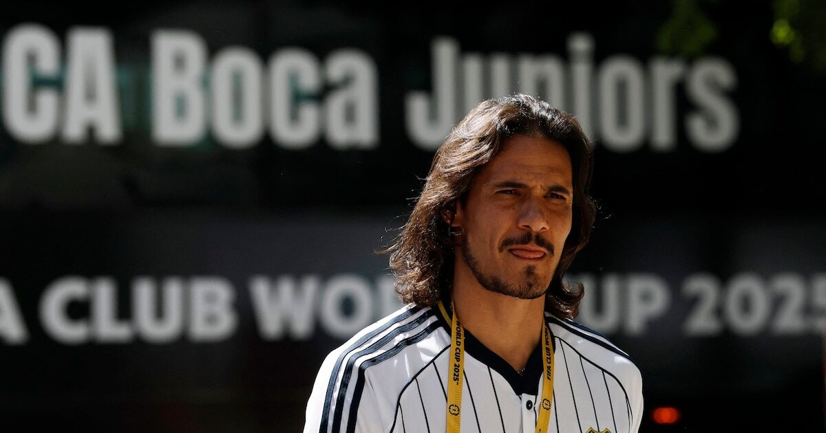 Edinson Cavani en un partido con Boca Juniors