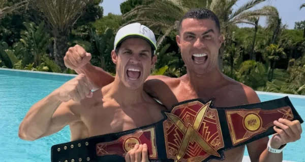 Edu Aguirre y Cristiano Ronaldo celebrando