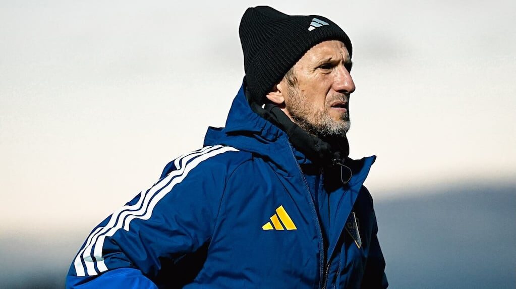 Rodolfo Arruabarrena dirigiendo a Boca Juniors en un amistoso