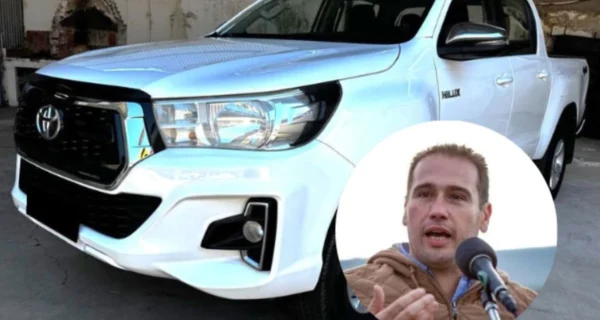 Camioneta oficial sin patente en Chubut