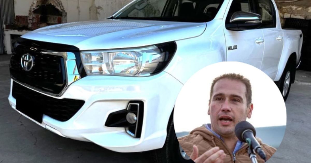 Camioneta oficial sin patente en Chubut
