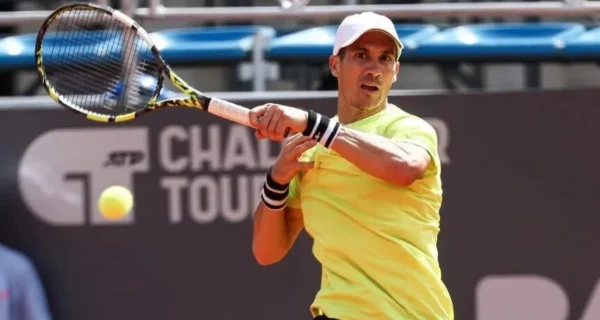 Facundo Bagnis durante un partido de tenis