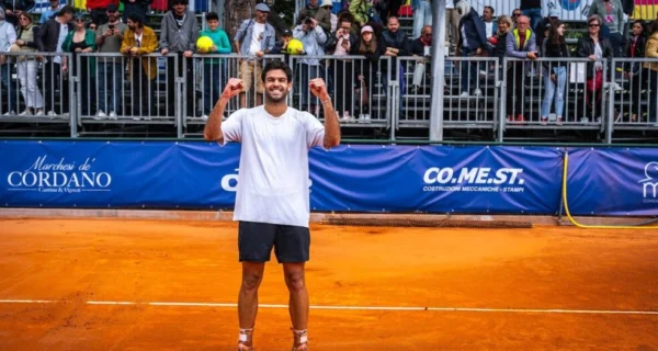 Facundo Díaz Acosta y Guido Justo en acción durante el Challenger Tour