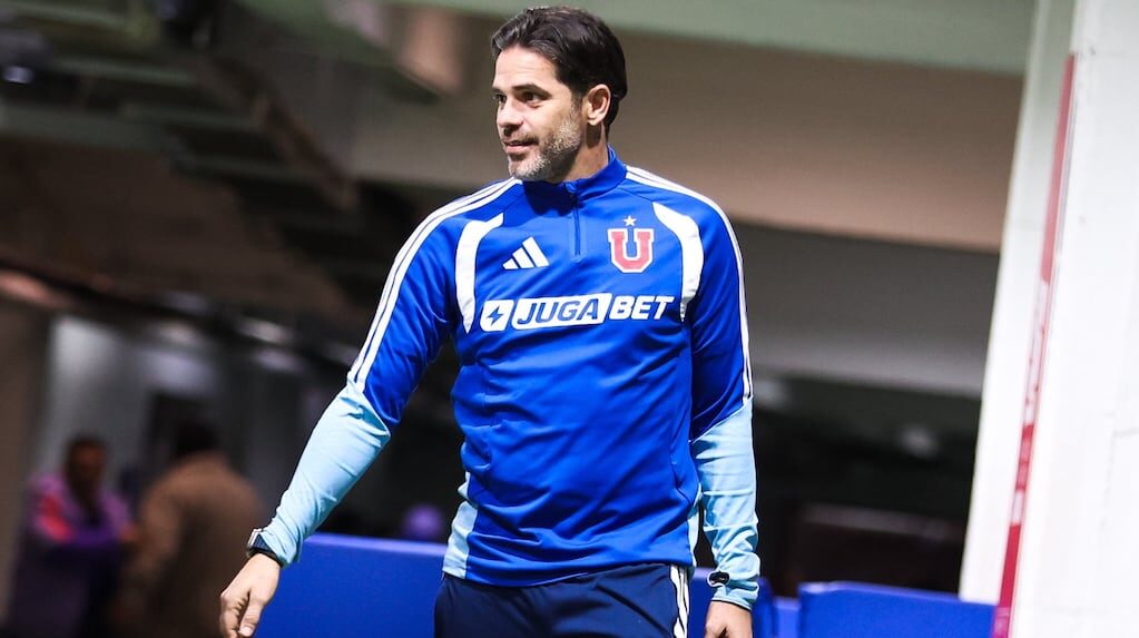 Fernando Gago dirigiendo a Universidad de Chile tras su recuperación