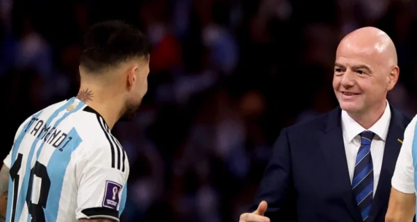 Gianni Infantino y Nicolás Otamendi