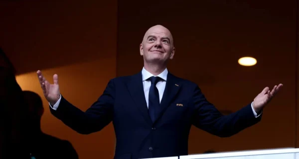 Gianni Infantino discutiendo sobre el Mundial 2030