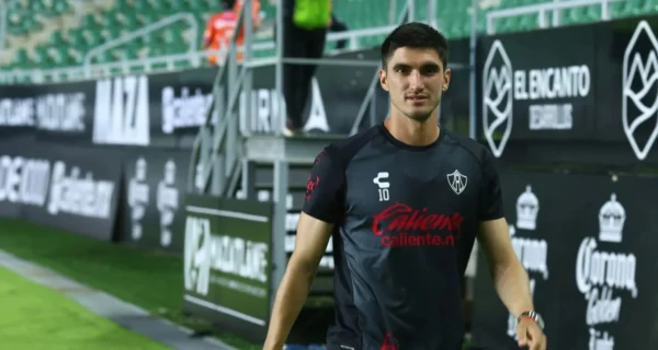 Gustavo Del Prete con la camiseta de Atlas