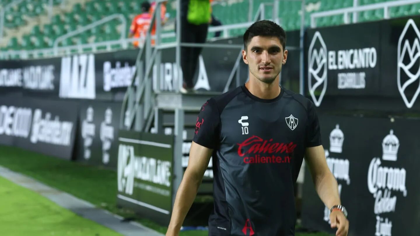 Gustavo Del Prete con la camiseta de Atlas
