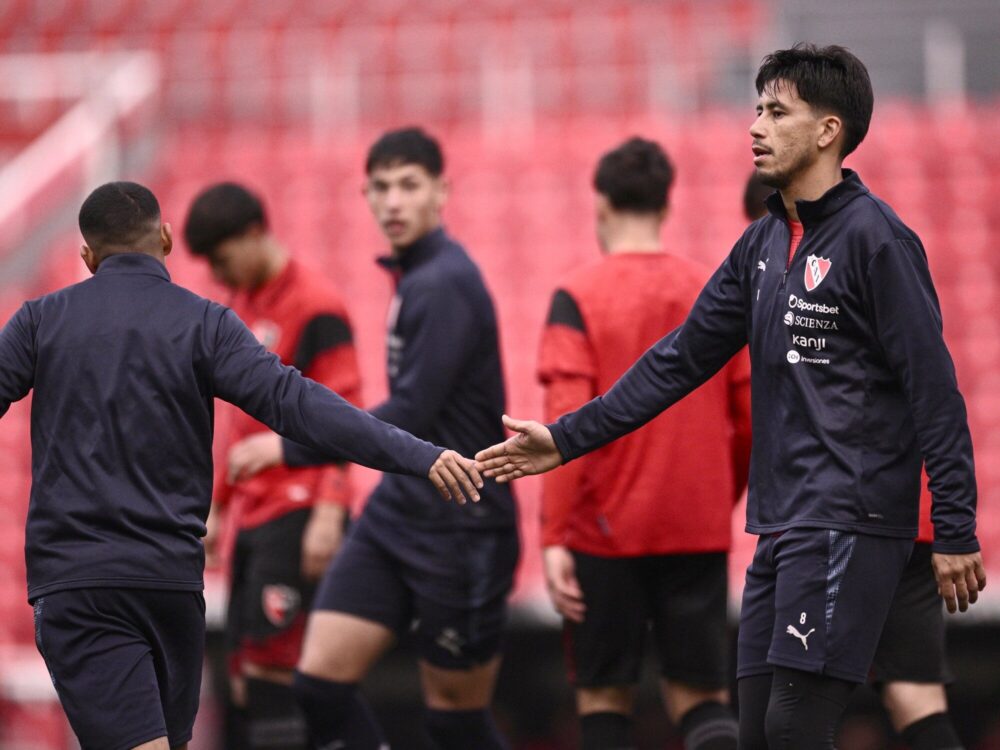 Maxi Meza en acción durante el amistoso entre Independiente y Newell's