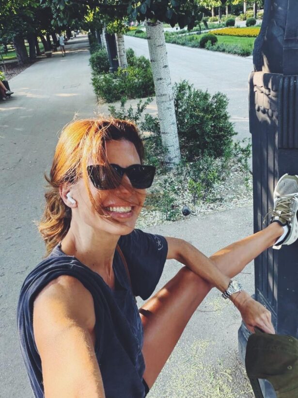 Juliana Awada deslumbra en microbikini y sombrero cowboy durante su verano en España