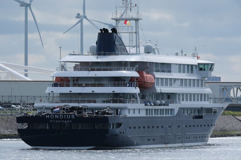 La OMS declara el fin del brote de hantavirus en crucero argentino tras 13 contagios
