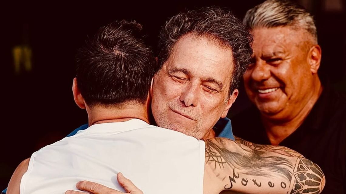 Andrés Calamaro con Lionel Messi en la concentración de la Selección Argentina