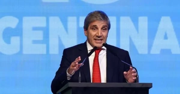 Luis Caputo en conferencia de prensa
