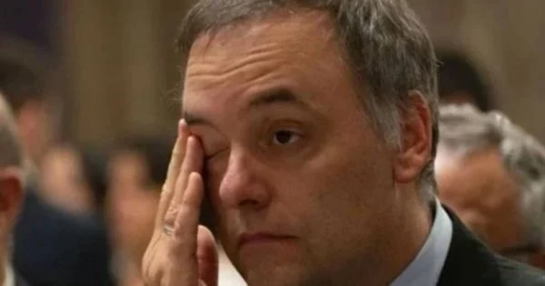 Manuel Adorni en una conferencia de prensa
