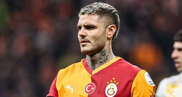Mauro Icardi en acción durante un partido de fútbol