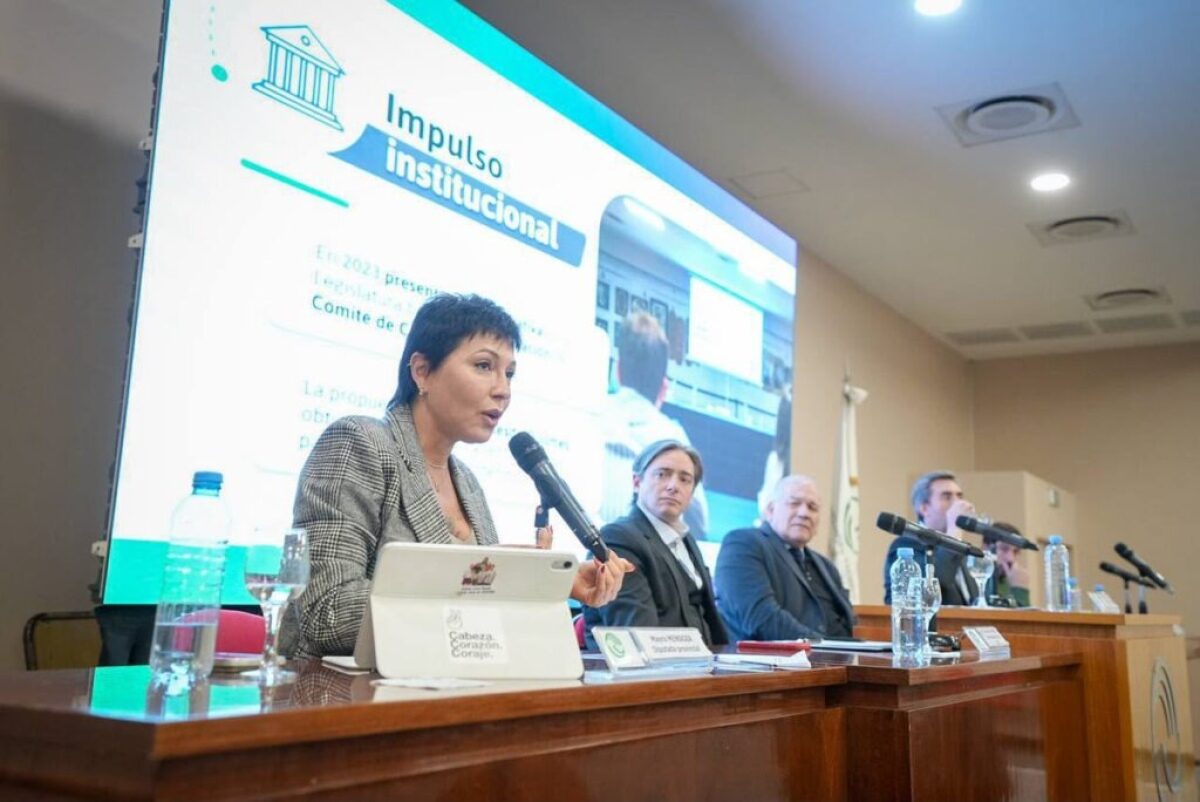Mayra Mendoza en la clase magistral sobre el desafío hídrico