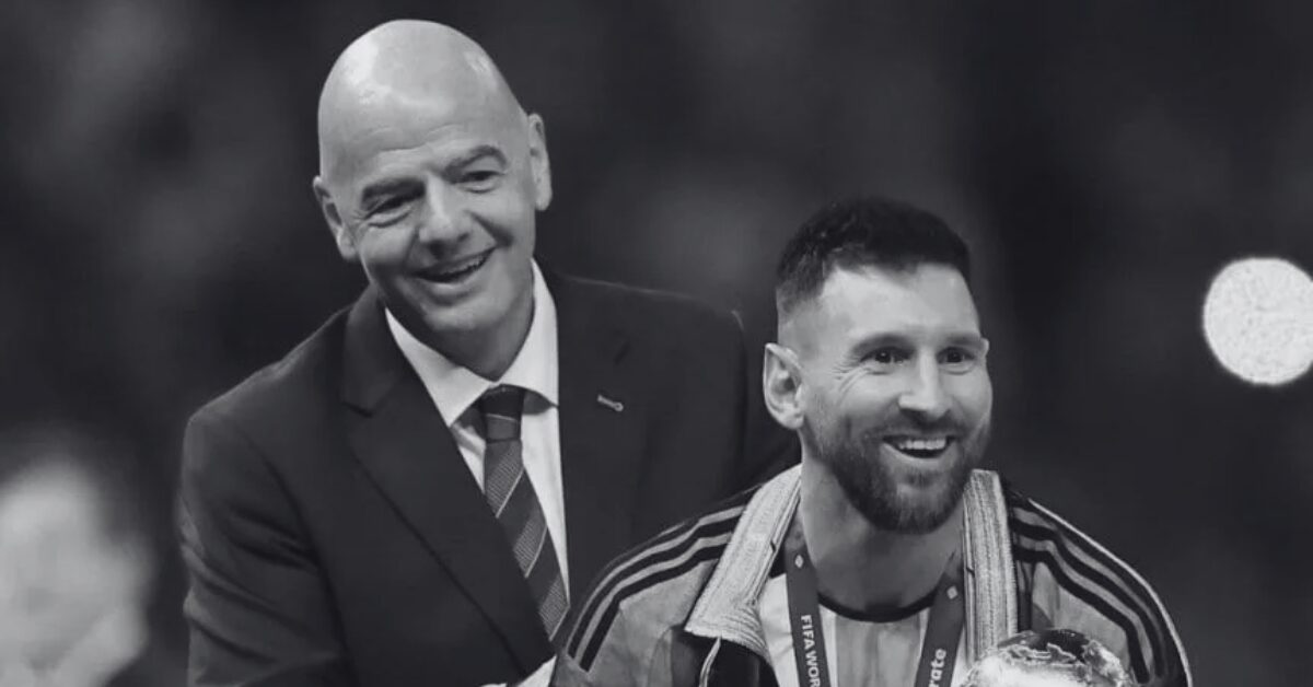 Lionel Messi y Gianni Infantino en la ceremonia de premiación del Mundial 2026